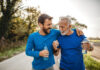 Wie lange würden Sie warten, wenn es um Ihre Gesundheit geht? Two men exercising outdoors