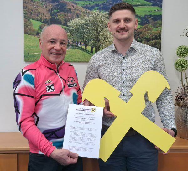 Obmann Hermann Tod und Tobias Hudl-Prauchner von der Raiffeisenbank Mittleres Mostviertel