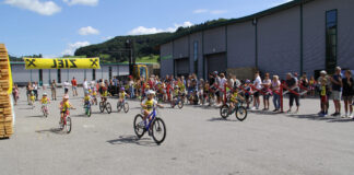 Teilnehmende beim Kinder-Radkriterium des RC-27