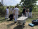 Unterstützung trägt Früchte Schüler der HTL Salzburg packten mit an, um den neuen Beerengarten auf der Sonneninsel zu pflanzen.
