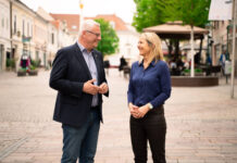 Burgenländische EEGs als Vorreiter der Energiewende Thomas Steiner und Eva Fugger freuen sich über die positive Entwicklung der Energiegenossenschaften im Burgenland.