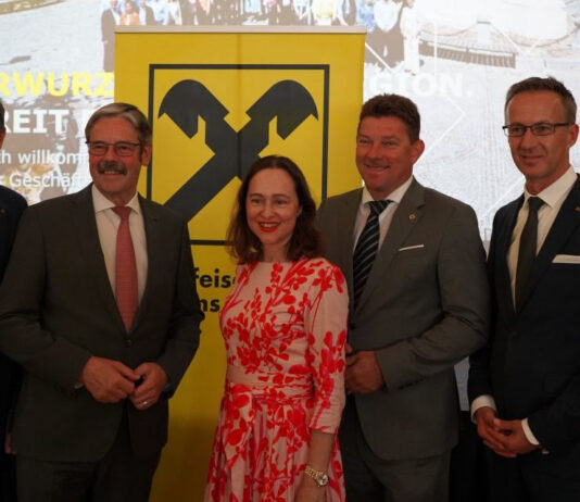 Franz Kurzreiter, Erwin Hameseder, Doris Berger-Grabner, Aufsichtsrats­vorsitzender Karl Hallbauer und Markus Gschladt