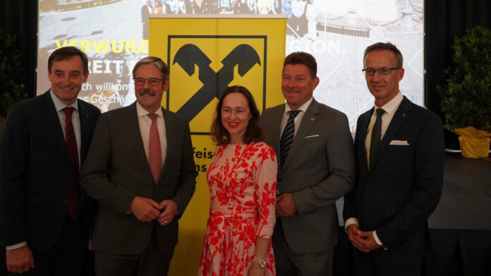Franz Kurzreiter, Erwin Hameseder, Doris Berger-Grabner, Aufsichtsrats­vorsitzender Karl Hallbauer und Markus Gschladt