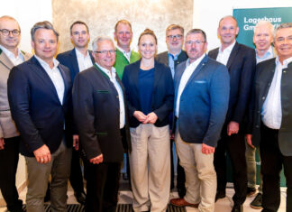 Johannes Schuster (Vorstandsvorsitzender RWA), Rudolf Schwarz (Prokurist LH Waidhofen/Thaya), David Wondra (Geschäftsführer LH Gmünd-Vitis), Hermann Lauter (Obmann LH Gmünd-Vitis), Thomas Steiner (Obmann-Stv. LH Gmünd-Vitis), Bundesrätin Viktoria Hutter (AR-Vorsitzende-Stv. LH Waidhofen/Thaya), Günther Hiermann (Geschäftsführer LH Waidhofen/Thaya), Albin Haidl (Obmann LH Waidhofen/Thaya), Alexander Pilarski (Vorstand RWA), Walter Götzl (RWA) und Günter Zaiser (Geschäftsführer LH Gmünd-Vitis)
