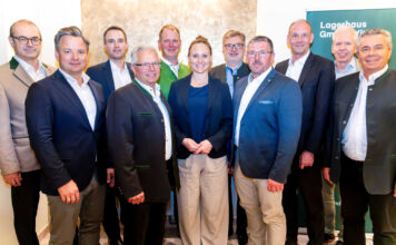Johannes Schuster (Vorstandsvorsitzender RWA), Rudolf Schwarz (Prokurist LH Waidhofen/Thaya), David Wondra (Geschäftsführer LH Gmünd-Vitis), Hermann Lauter (Obmann LH Gmünd-Vitis), Thomas Steiner (Obmann-Stv. LH Gmünd-Vitis), Bundesrätin Viktoria Hutter (AR-Vorsitzende-Stv. LH Waidhofen/Thaya), Günther Hiermann (Geschäftsführer LH Waidhofen/Thaya), Albin Haidl (Obmann LH Waidhofen/Thaya), Alexander Pilarski (Vorstand RWA), Walter Götzl (RWA) und Günter Zaiser (Geschäftsführer LH Gmünd-Vitis)