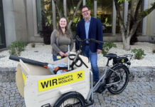 RVS: Ausgezeichnet mobil RVS Mitarbeitende mit einem Lastenrad