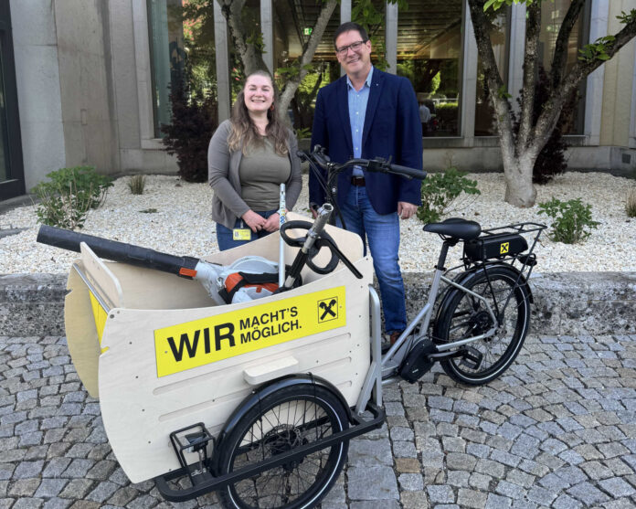 RVS Mitarbeitende mit einem Lastenrad