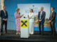 Der Gala-Abend im Hangar-7 war auch gemeinsame Bühne für die Raiffeisensponsoren des Salzburg Summit: Stefan Sandberger, Valerie Brunner (mit Moderatorin Karin Prähauser), Heinz Konrad und Martin Hauer.