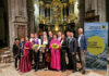 Klangvolle Förderung Gemeinderätin Maria Weißenböck, Querflötistin Carolin Ratzinger, Gemeinderat Wolfgang Labenbacher, Violinist Julian Waldner, Vize-Bgm. Christian Buxhofer, Bratschistin Magdalena Rychetsky, Pater Hermann Schöppe, Dirigentin Karen De Pastel, Florian Pejrimovsky, Bezirkshauptfrau Heidelinde Grubhofer, Bgm. Manuel Aichberger, Nationalratsabgeordneter Fritz Ofenauer und Roman Schlosser