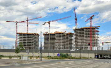 Systemrisikopuffer kommt zur Unzeit Drei im Bau befindliche Hochhäuser in Wien