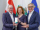 Martin Schaller, Wohnbaulandesrätin Simone Schmiedtbauer und WKO-Steiermark-Präsident Josef Herk stellten den digitalen Rechner vor.