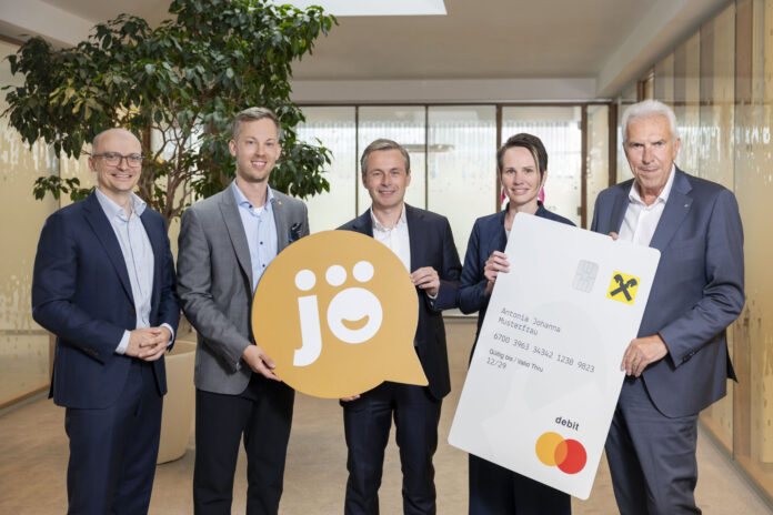 Nikolai Scheurecker und Alexander Merklein (Geschäftsführer Jö Bonus Club), Martin Hauer (Generaldirektor Raiffeisen NÖ-Wien), Hermine Hummel (Geschäftsleiterin Raiffeisenbank im Thayatal) und Andreas Korda (Obmann Geschäftsleitervereinigung Niederösterreich und Geschäftsleiter Raiffeisenbank Korneuburg)