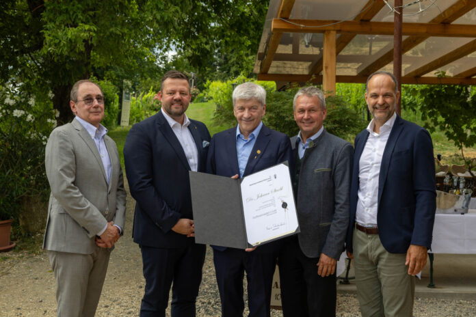 RLB-Generaldirektor Martin Schaller, RLB-Aufsichtsratspräsident Franz Pichler, Johann Strobl, Verbandsobmann Franz Titschenbacher und Verbandsdirektor Peter Weissl