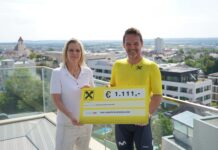 10.000 Höhenmeter für den guten Zweck Generaldirektor-Stellvertreterin Eva Fugger übergibt den Spendenscheck an Robert Grabner