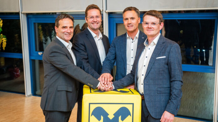 Das Vorstandsteam der RB Tirol Mitte West, Andreas Wolf, Mario Plattner und Hubert Kuprian, mit dem designierten Vorstand Engelbert Fasser