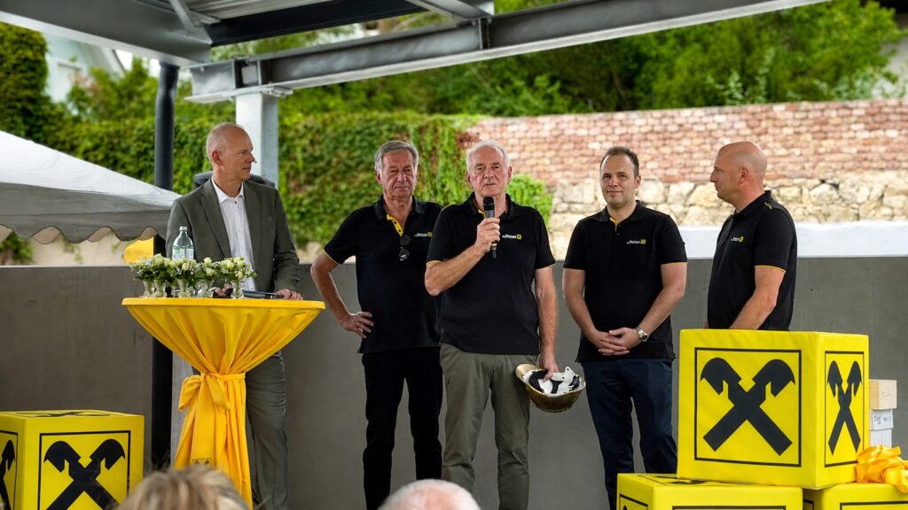 Moderator Martin Rauhofer, Johann Prendl, AR-Vorsitzender Herbert Hartl, Yalcin Duman und Alexander Hartner