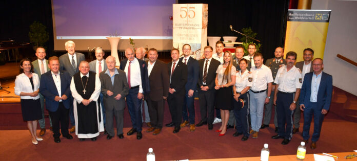 Gruppenfoto mit den Ehrengästen der Jubiläumsfeier