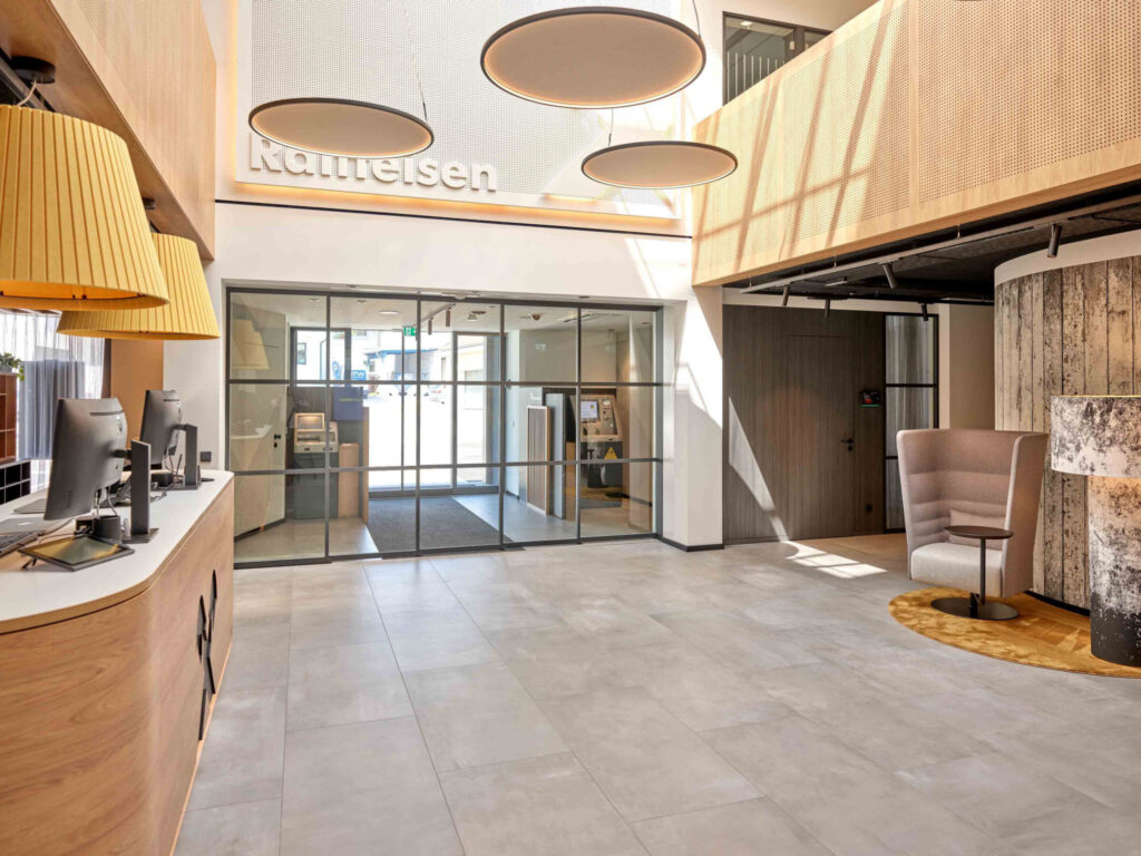 Die neue Bankstelle von innen, Foyer