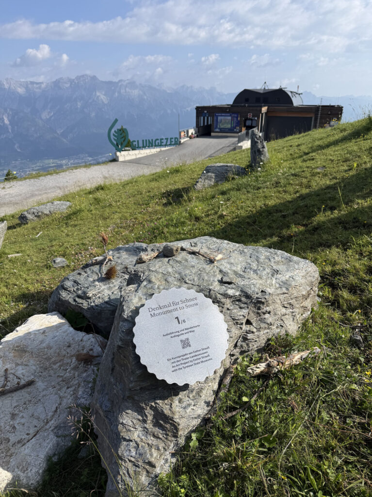 Audiostation zum Denkmal für Schnee