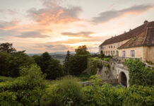 Tag des Denkmals: Neue Einblicke in alte Mauern Viele Burgen (hier Burg Bernstein im Burgenland), Schlösser und Palais laden am Tag des Denkmals zu kostenlosen Führungen.