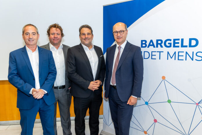 Gerhard Gierer, Meinungsforscher Harald Pitters, Matthias Schroth und Johannes Pressl sind von der künftigen Relevanz von Bargeld überzeugt.