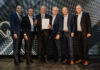 Yalcin Duman, Martin Hauer, Herbert Hartl, Peter Vogel und Alexander Hartner würdigten Johann Prendl (3. von links) für seine langjährigen Dienste und gratulierten zur Verleihung des Goldenen Ehrenzeichens.