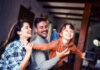 Raiffeisen FondsPension: Vorsorge, die mit dem Leben mitgeht Carefree parents having fun while playing with their small daughter at home. Focus is on girl.