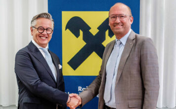 Klaus Ahammer wurde als Obmann wiedergewählt. Zu den ersten Gratulanten gehörte RLB-OÖ-Generaldirektor Reinhard Schwendtbauer.