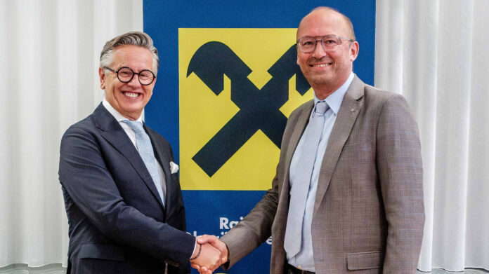 Klaus Ahammer wurde als Obmann wiedergewählt. Zu den ersten Gratulanten gehörte RLB-OÖ-Generaldirektor Reinhard Schwendtbauer.