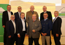 Oliver Eisenhöld, Reinhard Thürr, Alfred Hiller, Martin Hauer, Obmann-Stv. Herbert Bartosch, Adolf Mechtler, AR-Vorsitzender Ernst Fradinger, LAbg. Manfred Schulz und Revisor Franz Wagner
