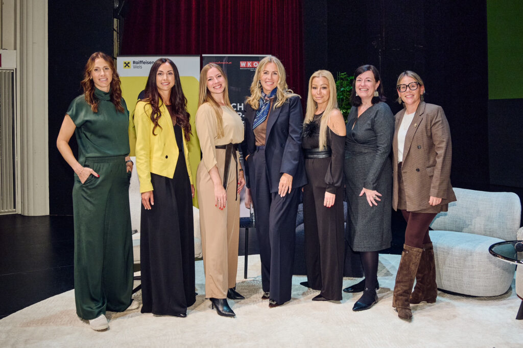 Viktoria Schnaderbeck, Katharina Langeder, Evelyn Kragl, Karin Scheiblberger, Nicole Mack, Sybille Prähofer und Elisabeth Teufelberger-Biringer brachten ihre Perspektiven ein.