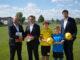 Raiffeisen Burgenland verlängert Partnerschaft mit dem BFV BFV-Präsident Johannes Wutzlhofer, die LAZ bzw. BAZ-Spieler Noah Wiedemann und Julian Hüller, gemeinsam mit den RLB-Vorstandsdirektoren Rudolf Suttner und Matthias Trost