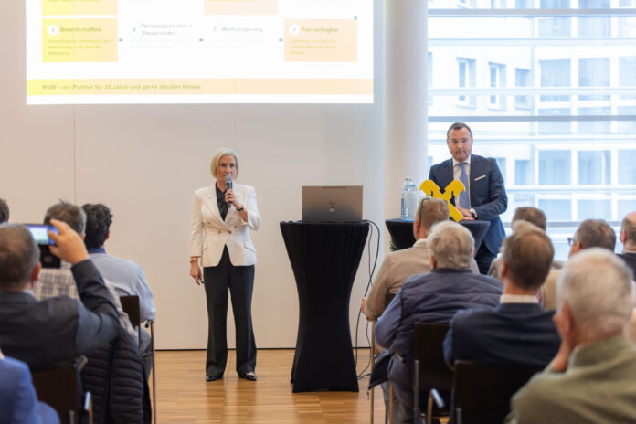 Marion Weinberger-Fritz, Initiatorin des ImmoDays und Geschäftsführerin von Raiffeisen Vorsorge Wohnung, und Steuerexperte Andreas Unger (LBG Österreich)