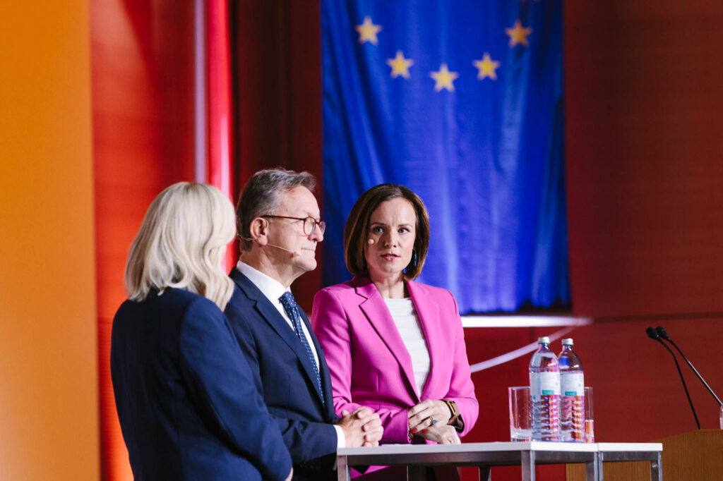 FMA-Vorstände Helmut Ettl und Marianna Kühnel gaben Einblicke in die brennenden Herausforderungen für den Finanzsektor.