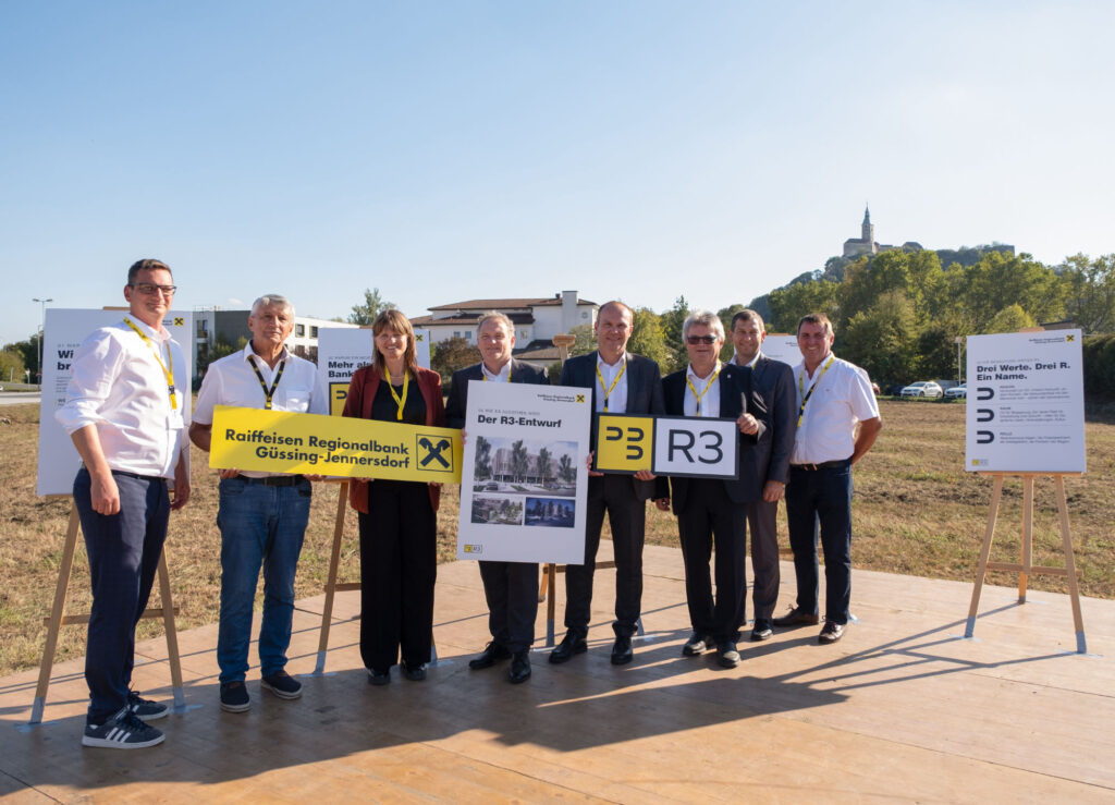 Projektleiter Christoph Zimmermann, Bgm. Vinzenz Knorr, die Vorstände Karin Saiger, Günter Penthor und Jürgen Böhm sowie AR-Vorsitzender Berthold Schlaffer und seine Stellvertreter Martin Spirk und Thomas Schrantz