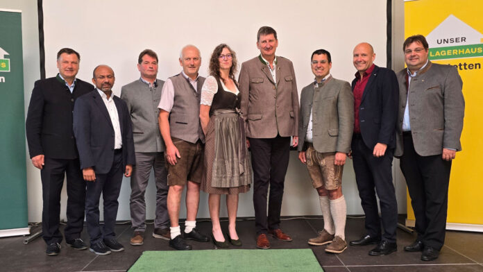 Bezirksbauernkammerobmann Andreas Pum, Pfarrer Wilson Abraham, Vorstandsmitglied Franz Aichinger, Bgm. Johann Weingartner, Betriebsleiterin Petra Wagner, Geschäftsführer Gerhard Kamleithner, Obmann Andreas Pittersberger, Geschäftsführer-Stv. Peter Dullinger und Landtagsabgeordneter Mario Wührer