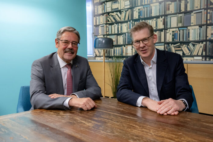 Erwin Hameseder, Obmann der Raiffeisen-Holding NÖ-Wien, und Roland Mechtler, Vorstand der RLB NÖ-Wien