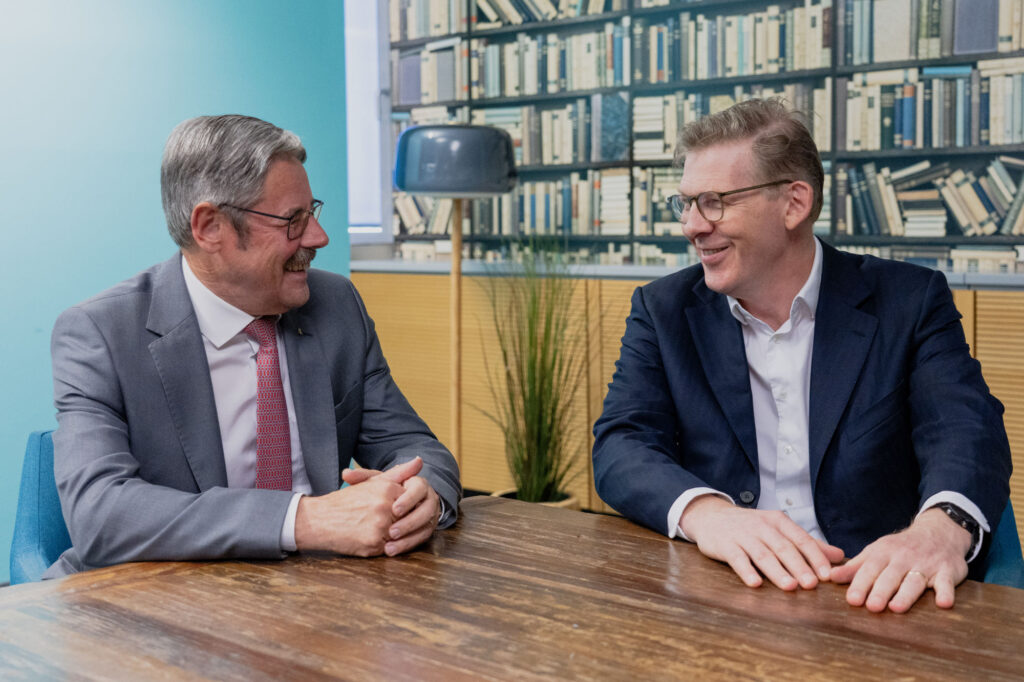 Erwin Hameseder, Obmann der Raiffeisen-Holding NÖ-Wien, und Roland Mechtler, Vorstand der RLB NÖ-Wien