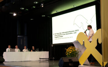 Die Verantwortlichen der Raiffeisenbank Oststeiermark Nord präsentierten den Jahresabschluss 2025 und blickten auf vergangene, aktuelle sowie künftige Herausforderungen und Projekte.