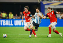 Michael Gregoritsch (AUT), Lionel Messi (ARG) und Marcel Sabitzer (AUT) am Montag, 22. Juni 2026, während der Begegnung zwischen Argentinien und Österreich in der 2. Runde der Gruppe J der FIFA Fussball-Weltmeisterschaft 2026 im Dallas Stadium in Dallas