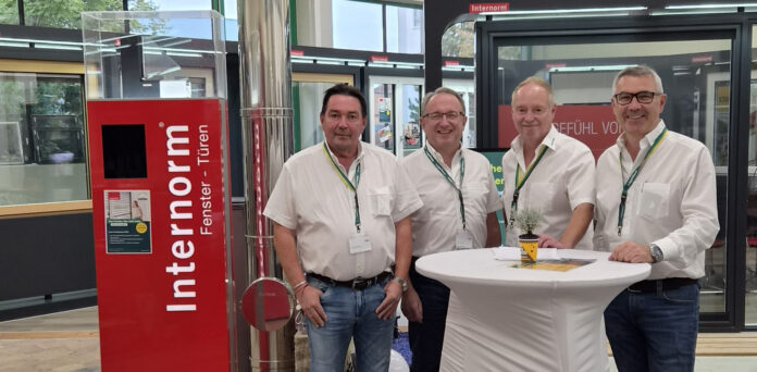 Aus dem Team der Abteilung Fenster, Türen, Tore: Robert Grubner, Peter Bernreiter, Karl Schopfhauser, Herbert Felbinger