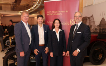 Herbert Geiersperger, Beate Hammer und Herbert Kersch (beide Private Banking, RB Salzburger Seenland) begrüßten Valentin Hofstätter (2. von links) als Vortragsredner.