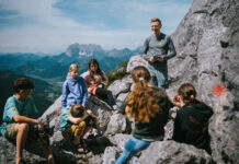 Klettercamp: Hoch hinauf mit Jakob Schubert Jakob Schubert mit den Teilnehmern seines klettercamps