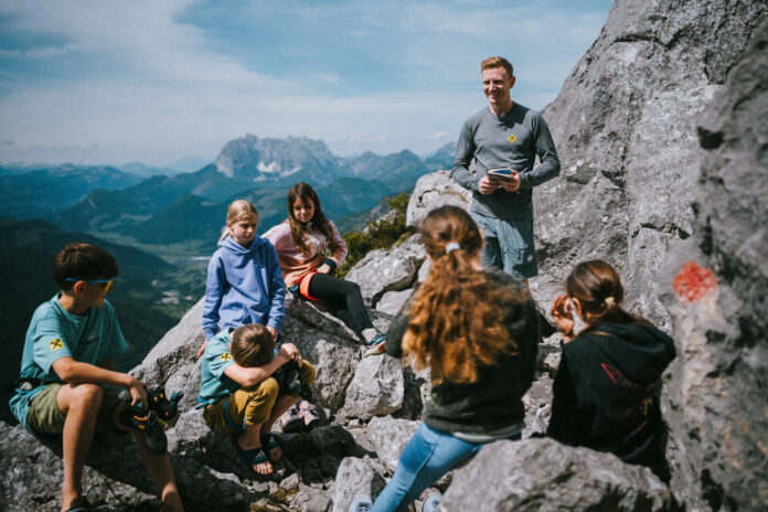 Jakob Schubert mit den Teilnehmern seines klettercamps