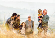 Ablebensversicherung: Für den Fall der Fälle Happy multi-generation family talking while taking a walk on the field. Copy space.