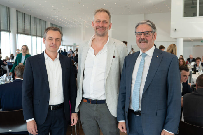Generaldirektor Martin Hauer, Zukunftsforscher Nick Sohnemann und Obmann Erwin Hameseder