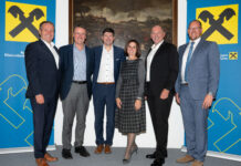 Winfried Schönberger, Markus Mitteregger, Valentin Hofstätter, RB-Kleinmünchen/Linz-Vorständin Michaela Anzinger, Hubert Zajicek und Horst Berghammer (Leiter Private Banking der RB Kleinmünchen/Linz) sorgten für einen informativen Abend im Schloss Hohenbrunn.